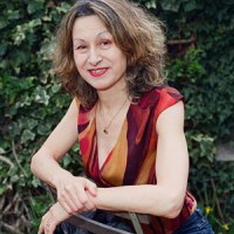 Lesley Downer profile picture