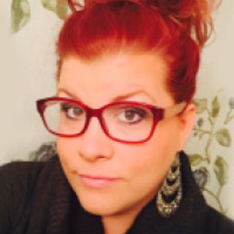 Aurora Rose Reynolds profile picture