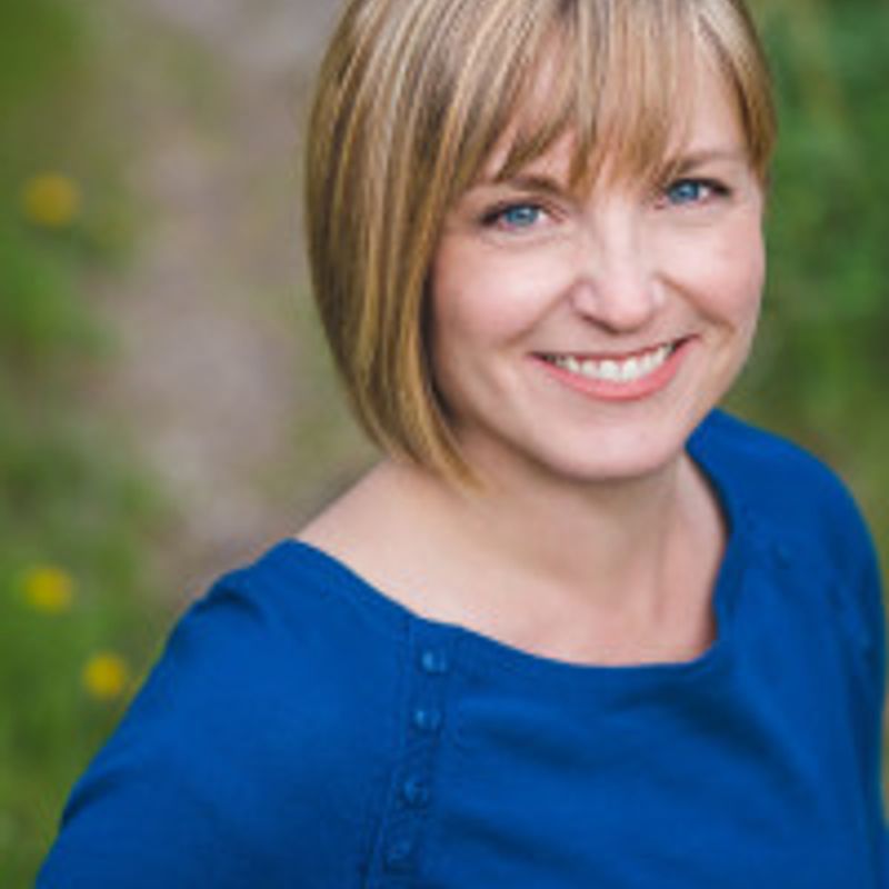 Julianne Donaldson profile picture