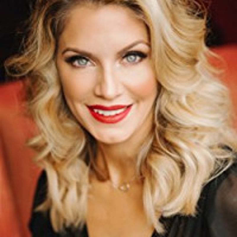 Melanie Harlow profile picture