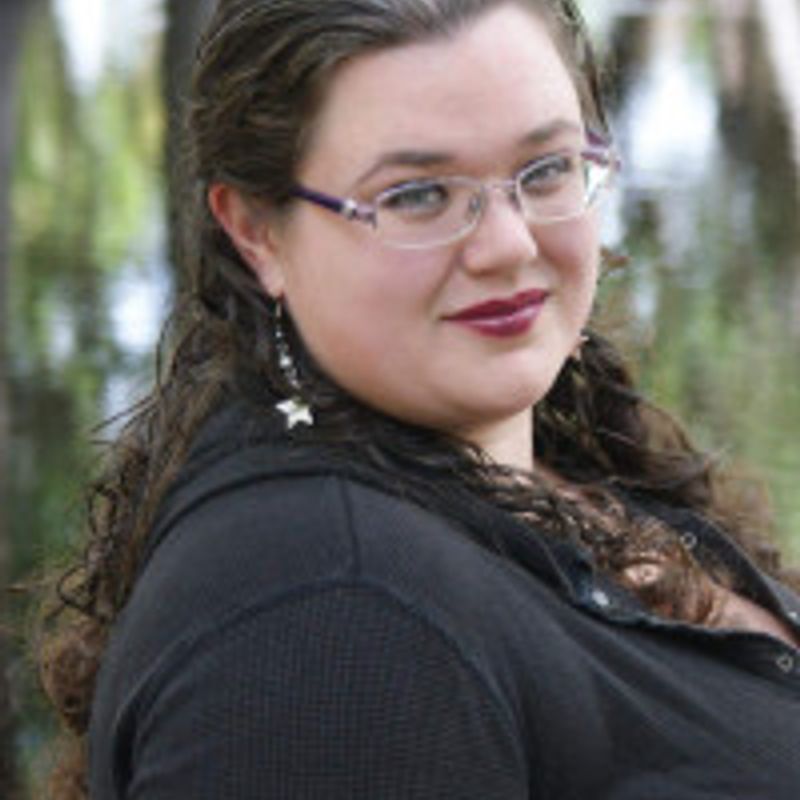 Dot Hutchison profile picture