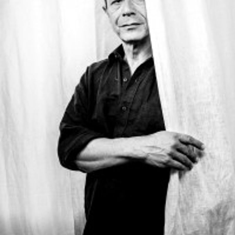 Emmanuel Carrère profile picture