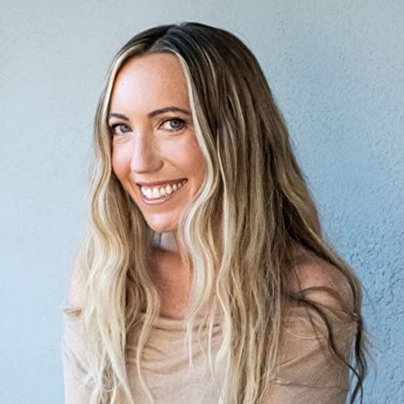 Caroline Kepnes profile picture
