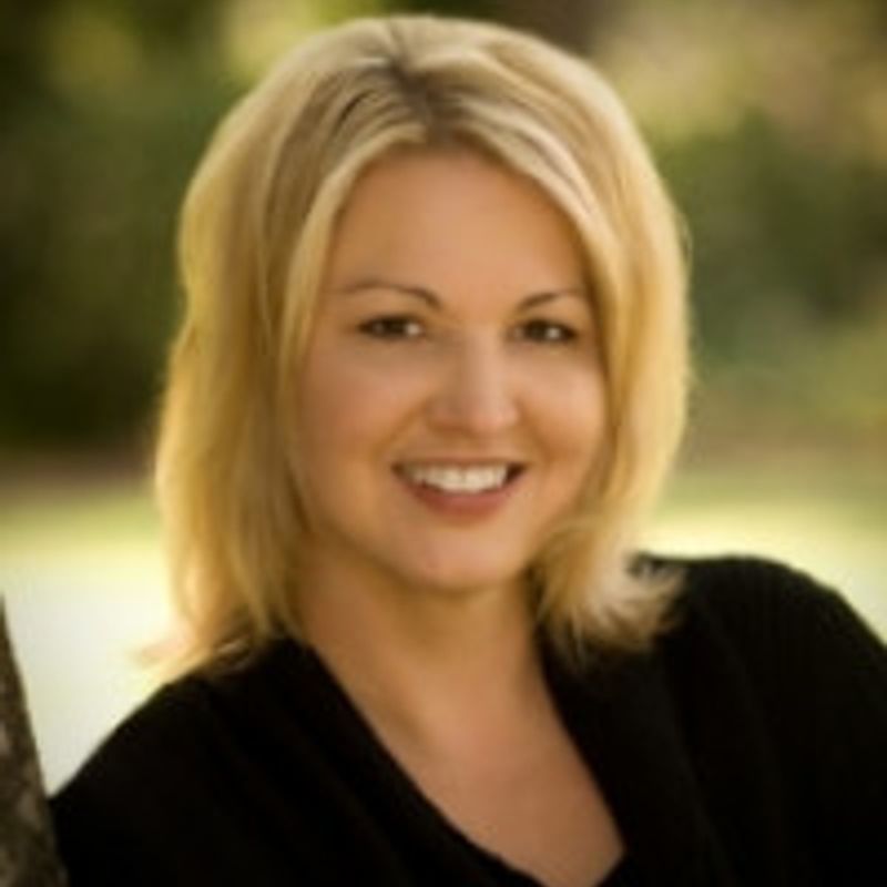 Elisabeth Naughton profile picture