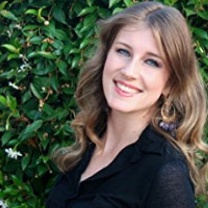 Laura Thalassa  profile picture