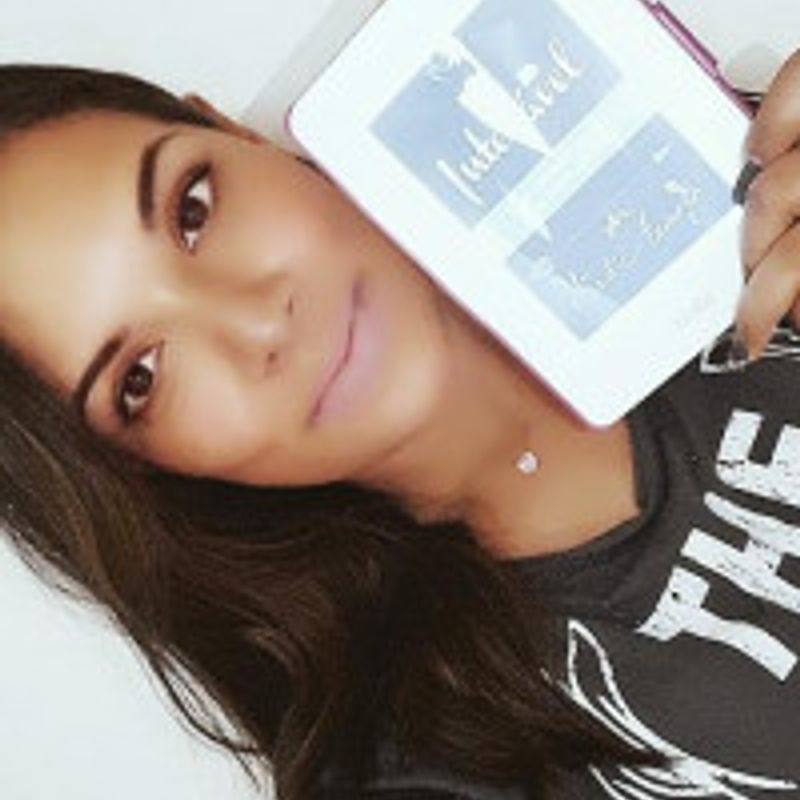 Caroline de Araujo profile picture