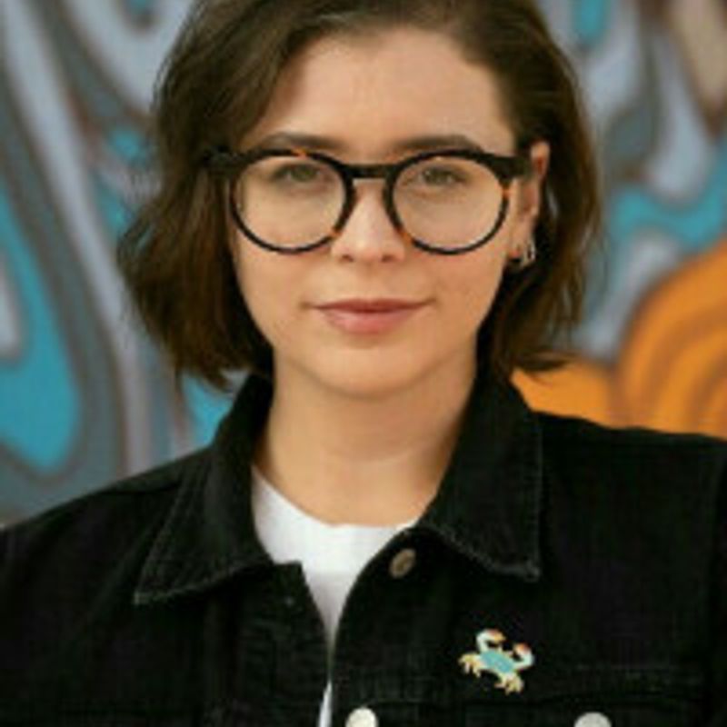 Casey McQuiston profile picture