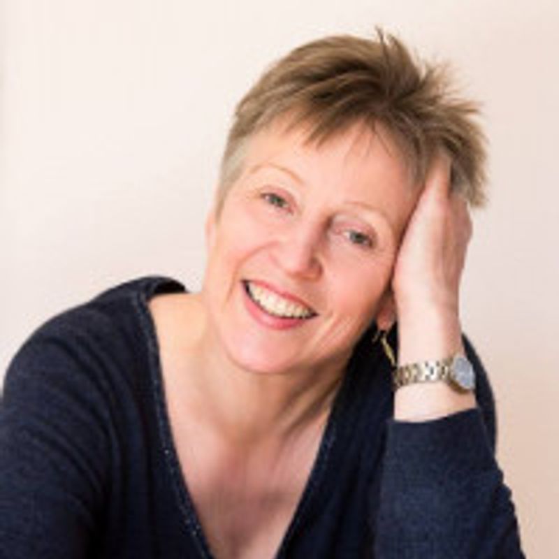  Julie Summers profile picture
