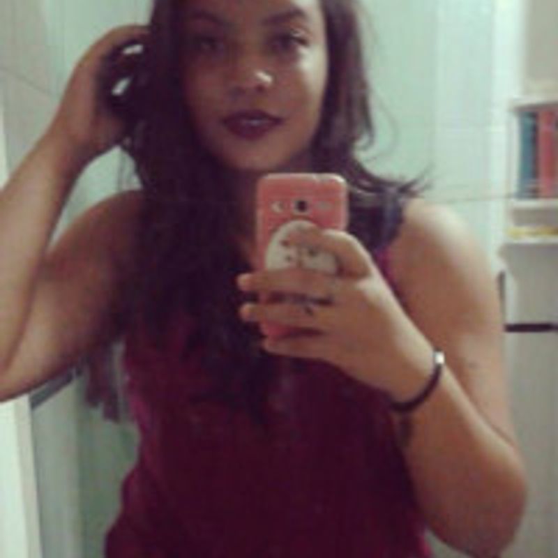 Emma Bertrand profile picture