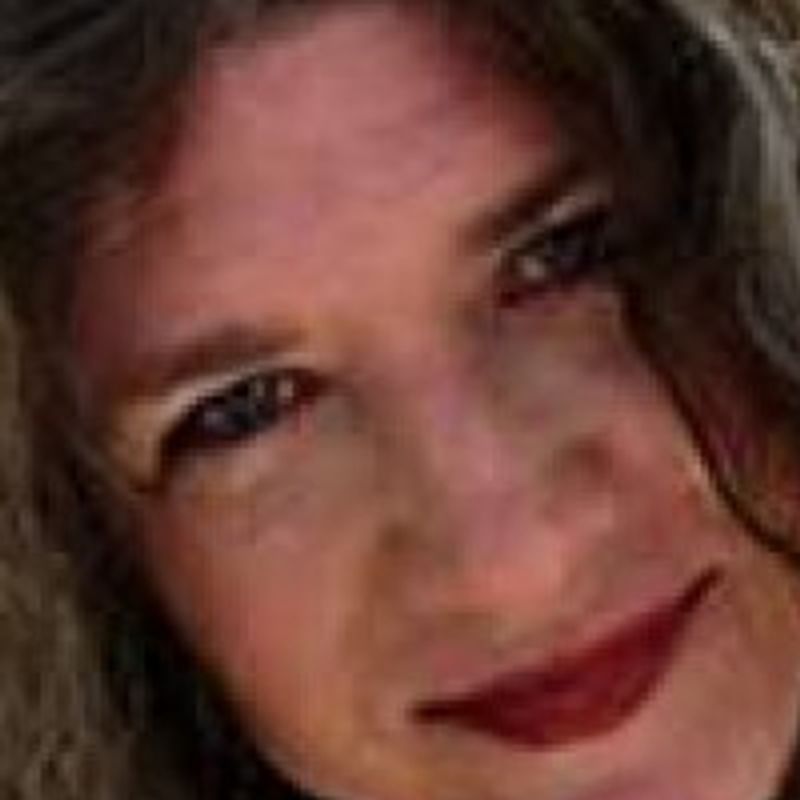 Suzanne McMinn profile picture
