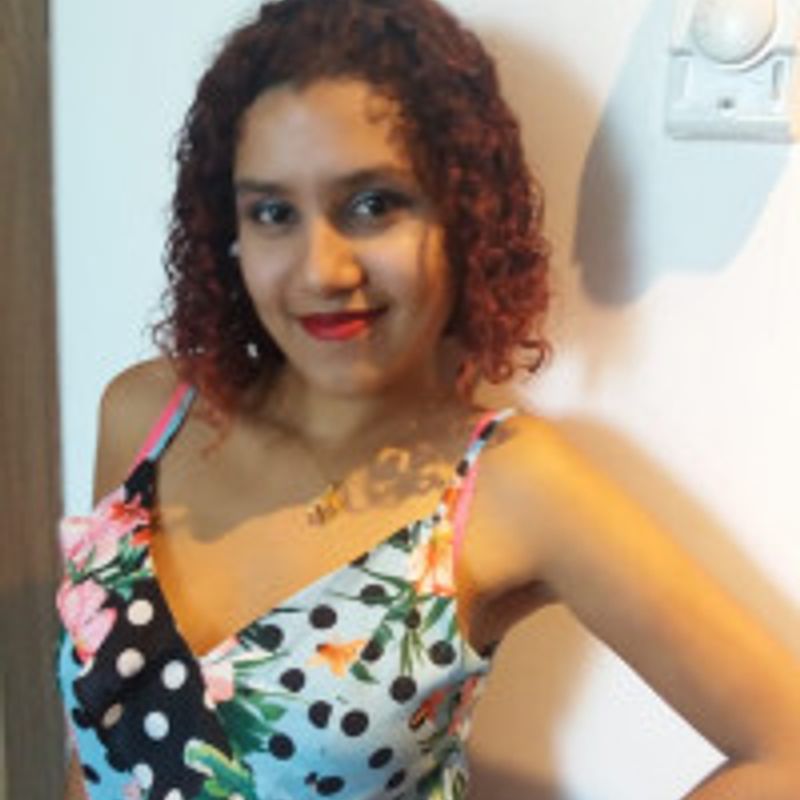 Lara Azevedo Autora profile picture
