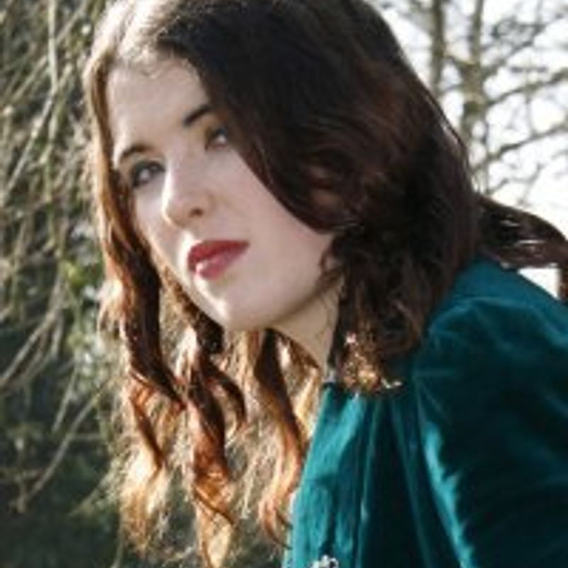 Sarah Rees Brennan profile picture