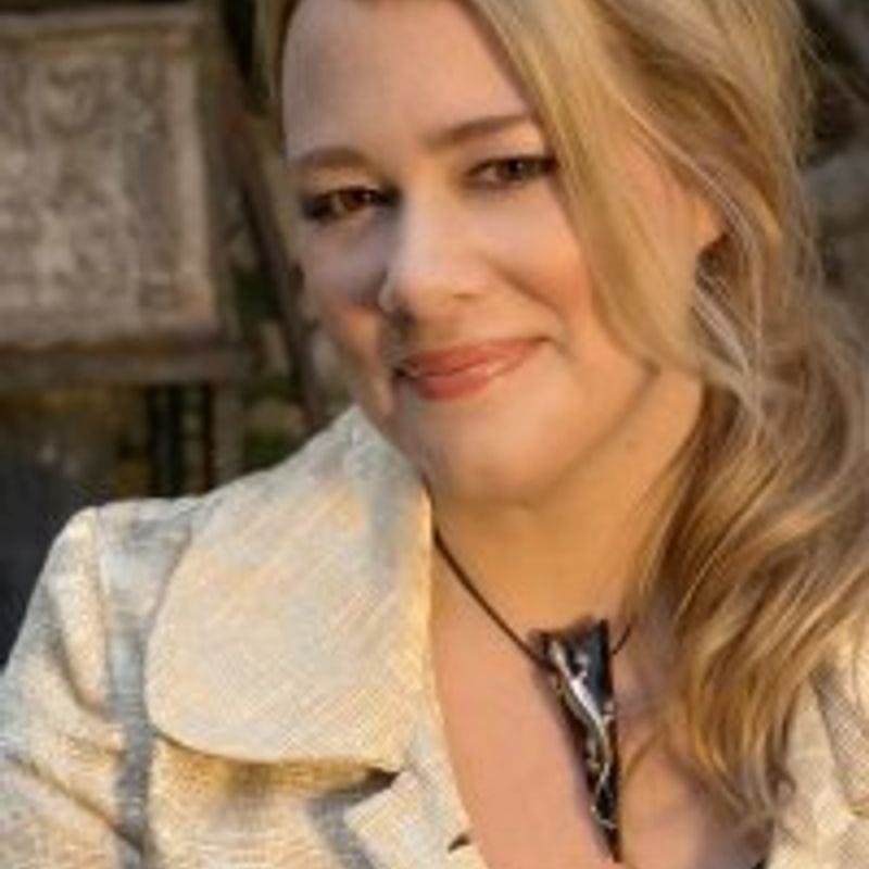 Robyn Young profile picture
