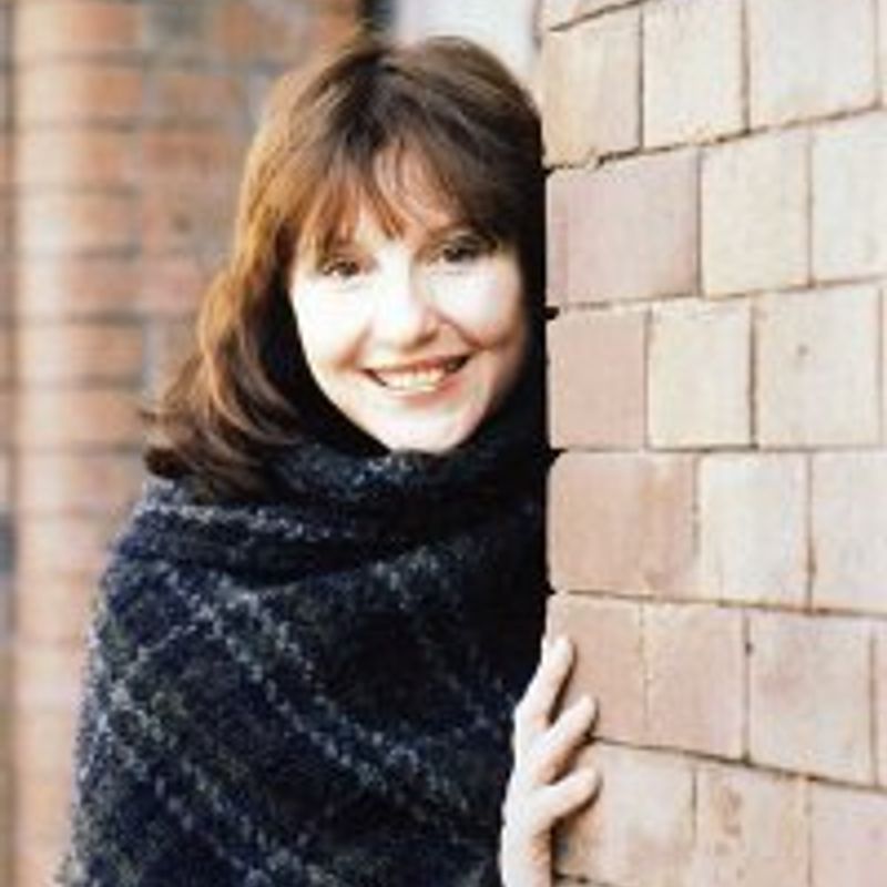 Donna Woolfolk Cross profile picture
