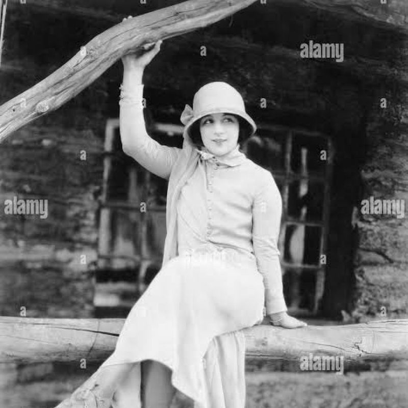 Joan Lowell profile picture
