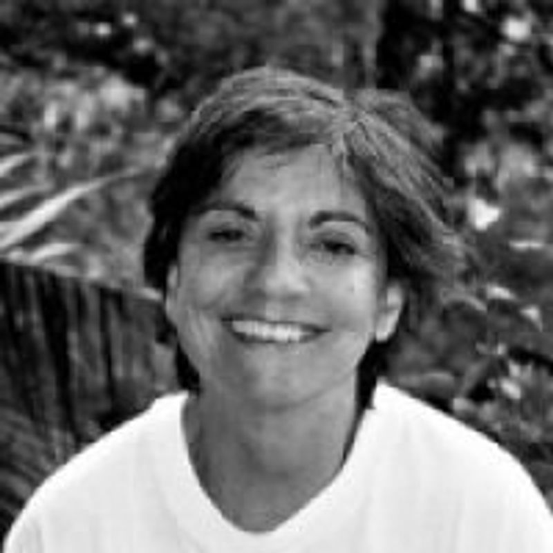 Carmen L. Oliveira profile picture