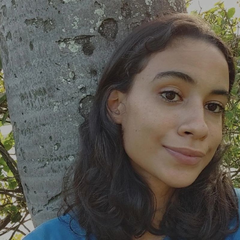 Amanda Souza picture