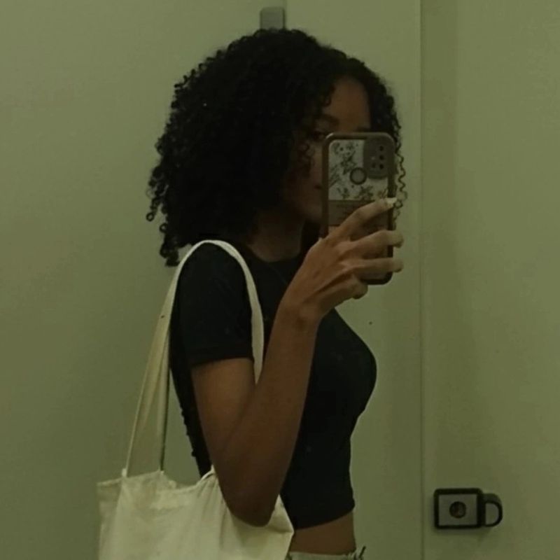 Adrielly picture