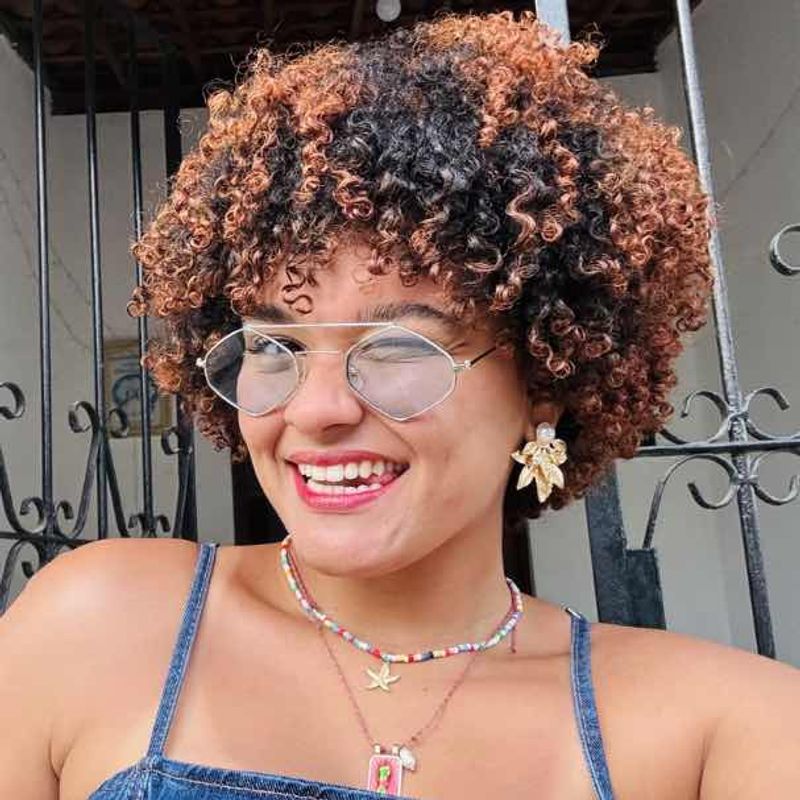 Lívia Oliveira picture