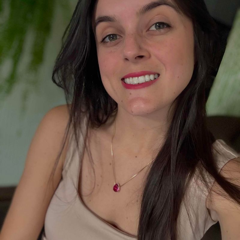 Letícia Pires picture