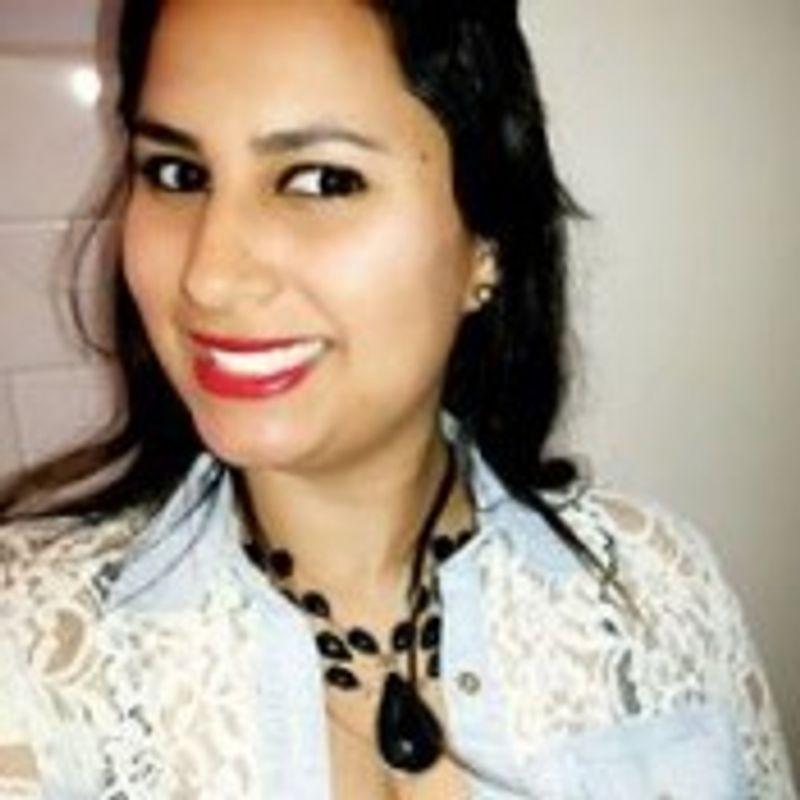 Tati Oliveira picture