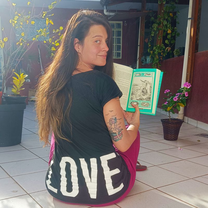 Bruna Mariano @alendolivro picture