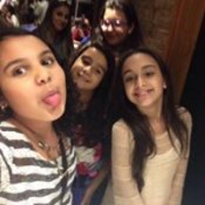 Julia Leal picture