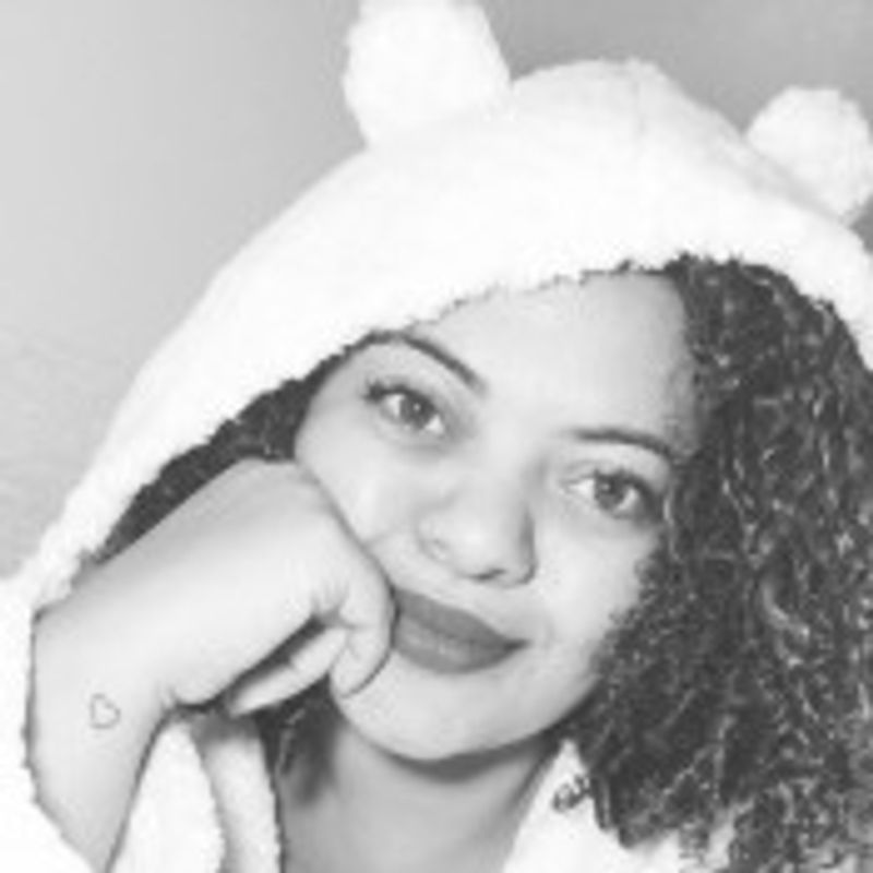 Camila Oliveira picture