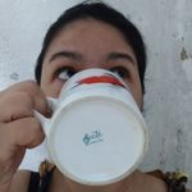 Elaine Souza picture
