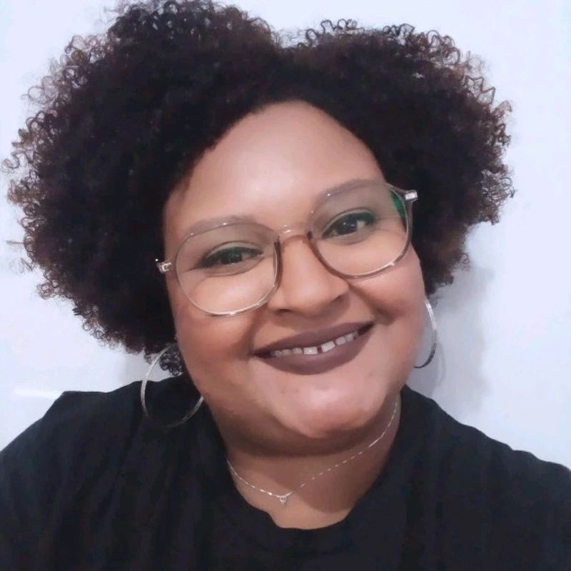 Camila Melo | A Bookaholic Girl picture