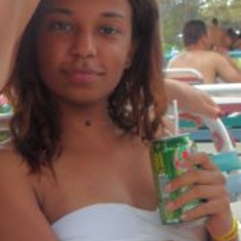 Caroline Di Bari picture