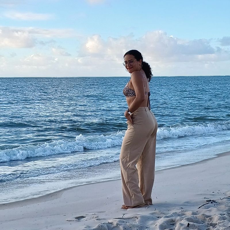 Lara Oliveira picture