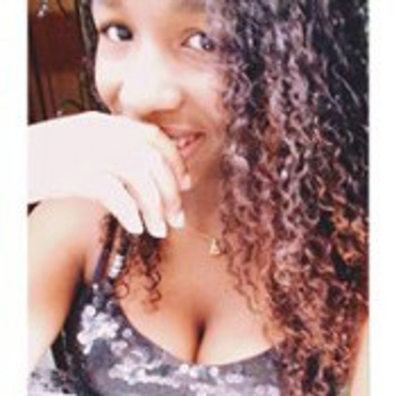 Thais Santos picture