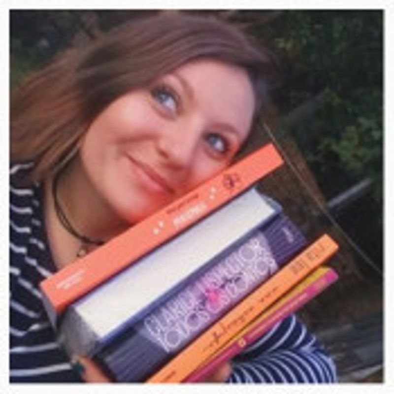 Alessandra [Hibiscus e Livros] picture