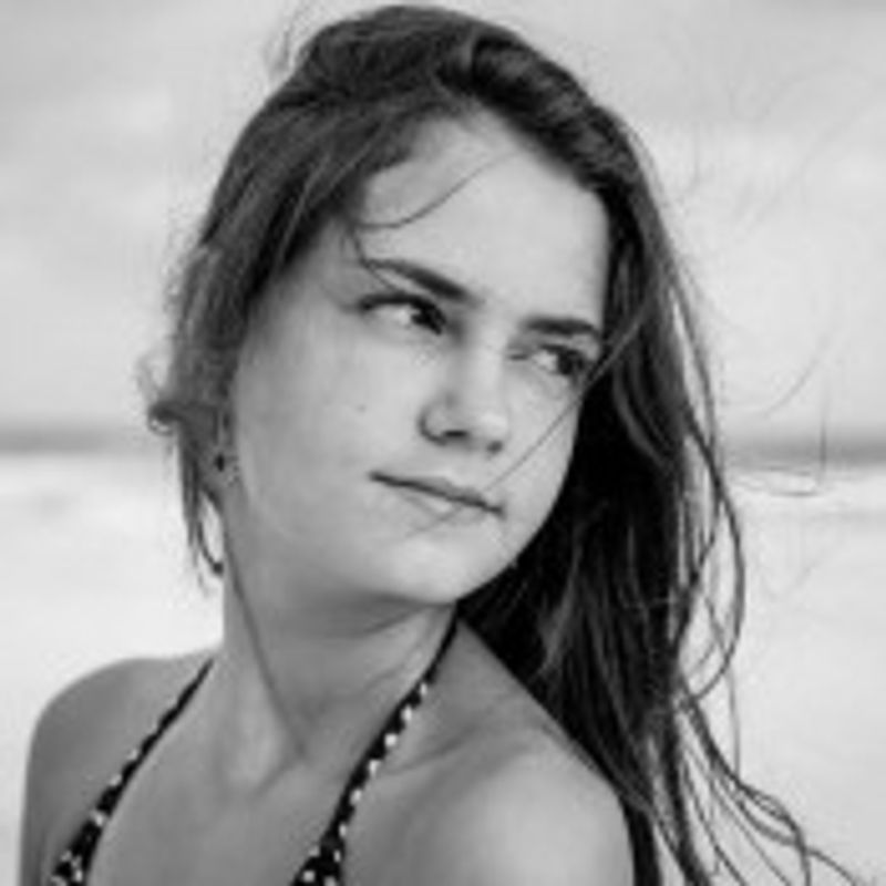 Camilla Tavares picture