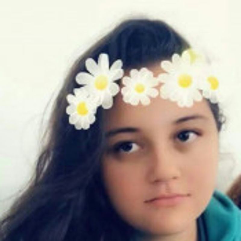 Letícia Muniz picture