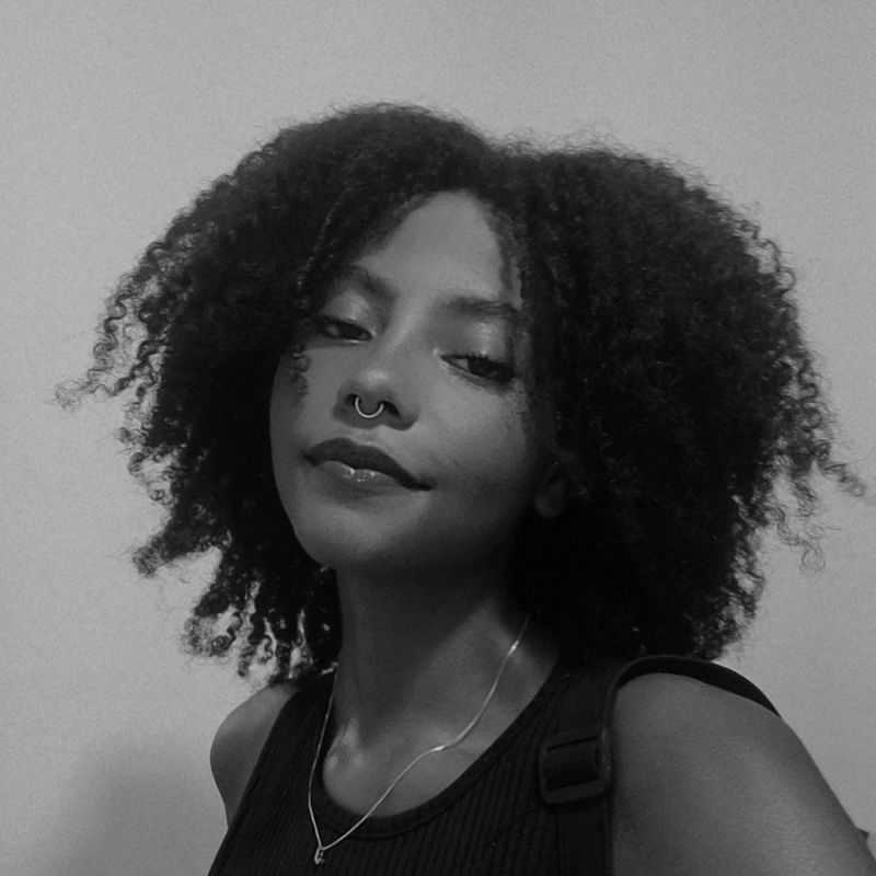 Julia Santos picture