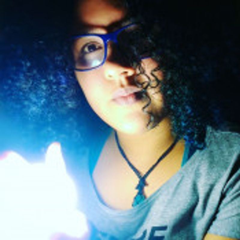 Victória Oliveira picture