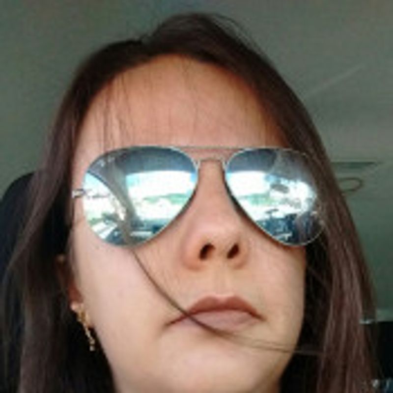 Sarah Farias  picture