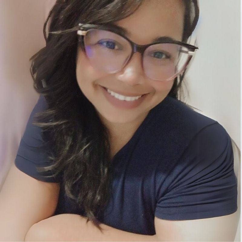 Mary Oliveira picture