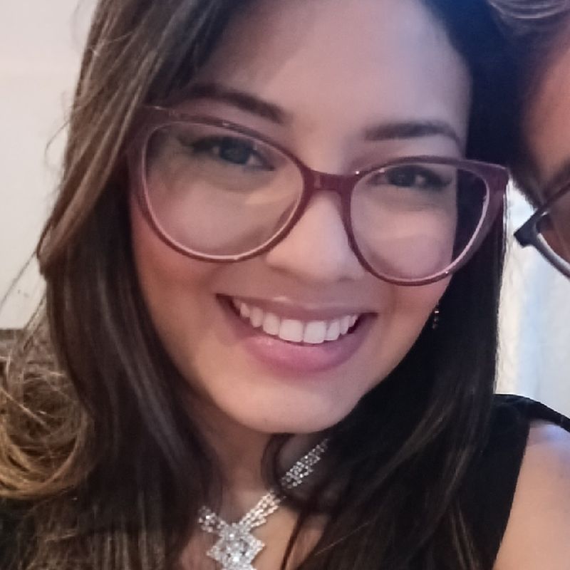 Estefani Guimaraes picture