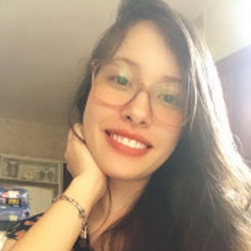 Larissa Maria picture