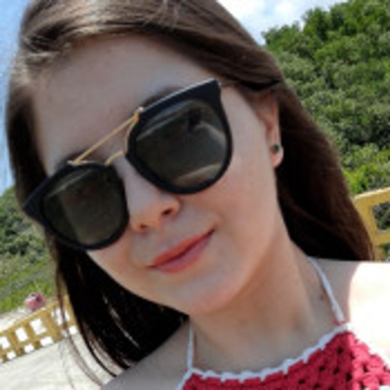 Gabriela Sousa picture