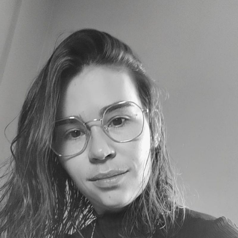 Julia Miquelini picture