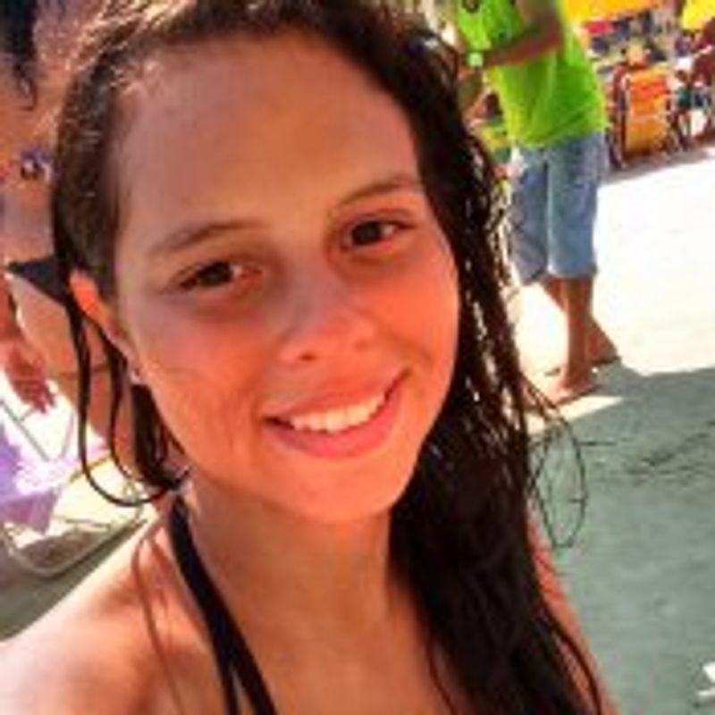Alana Bastos picture