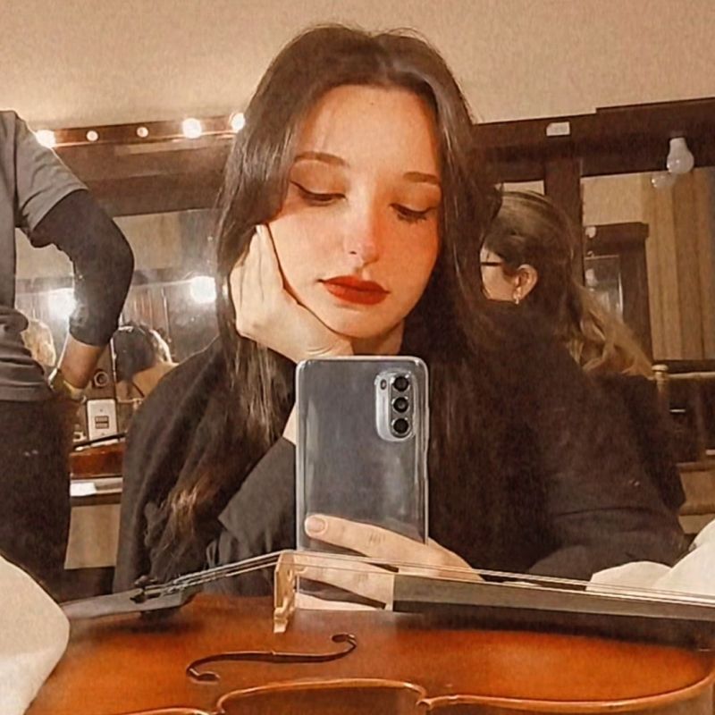 Yasmin Raeder  picture