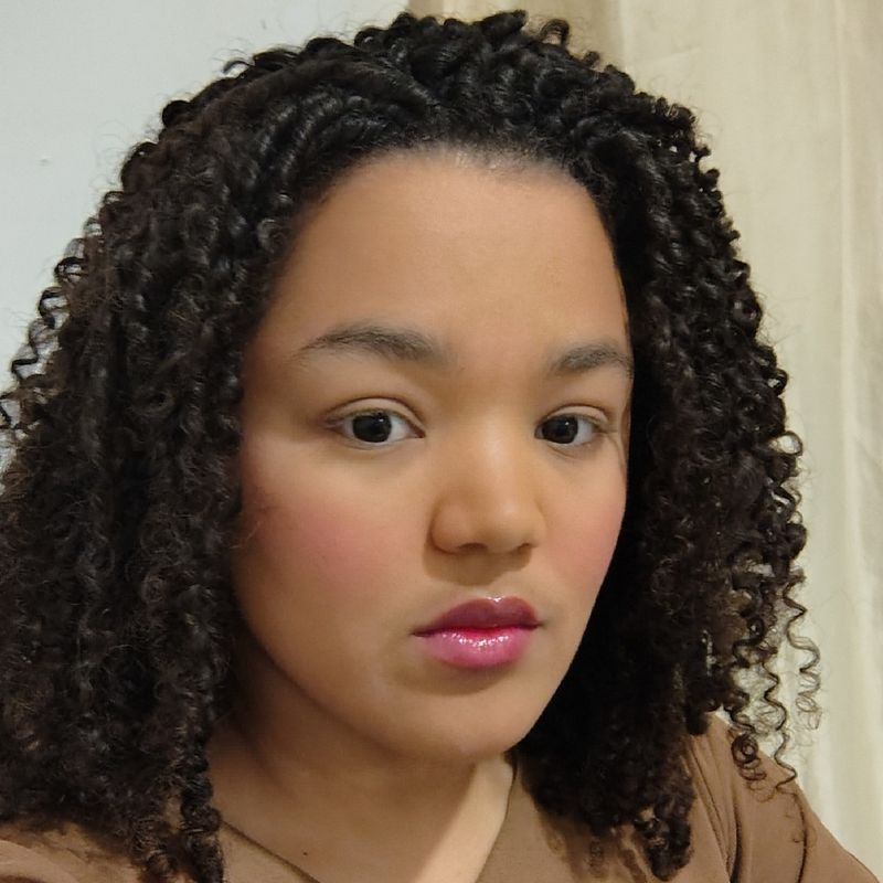 Josiane Alves picture