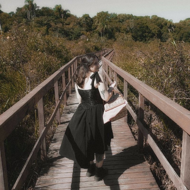 Manu Leal 📖 picture