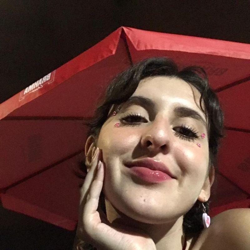 Lua Oliveira picture