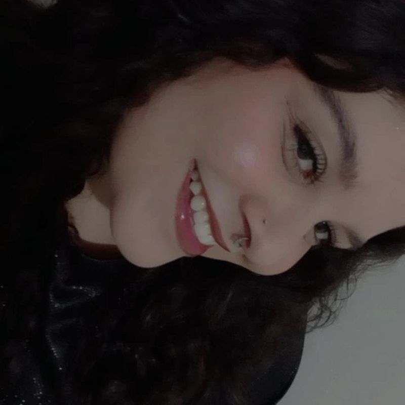 Milena Oliveira picture
